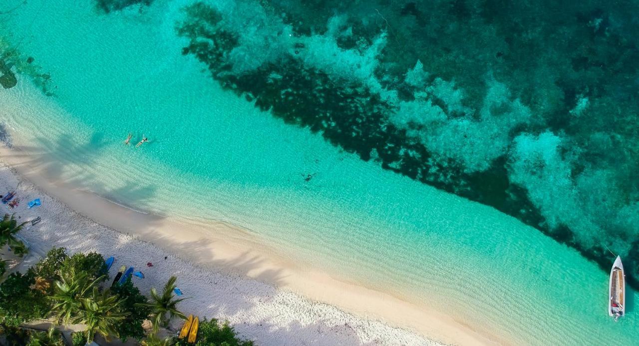 Barefoot Kuata Island Resort Extérieur photo