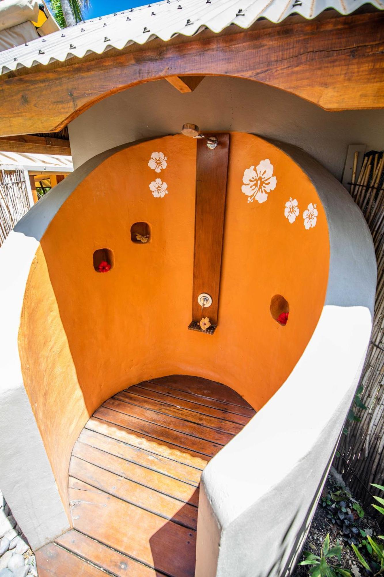 Barefoot Kuata Island Resort Extérieur photo